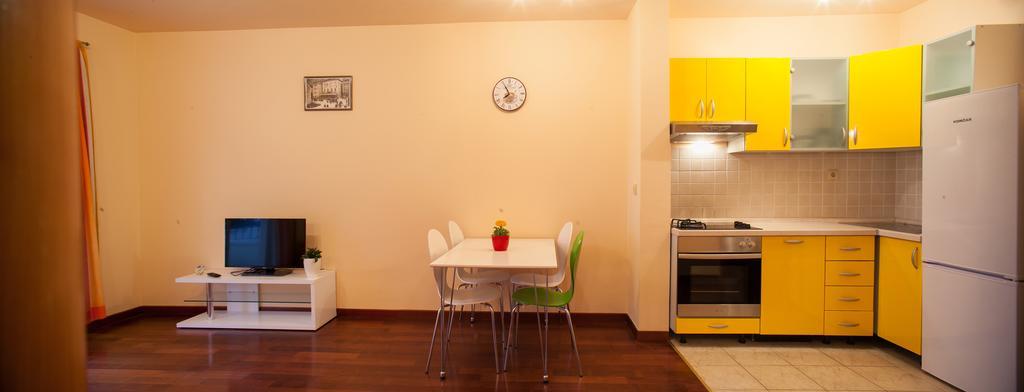 Apartments Tino Makarska Habitación foto