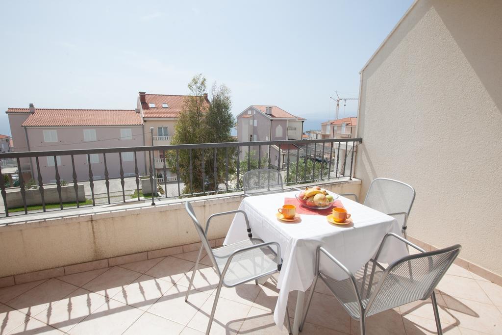 Apartments Tino Makarska Habitación foto